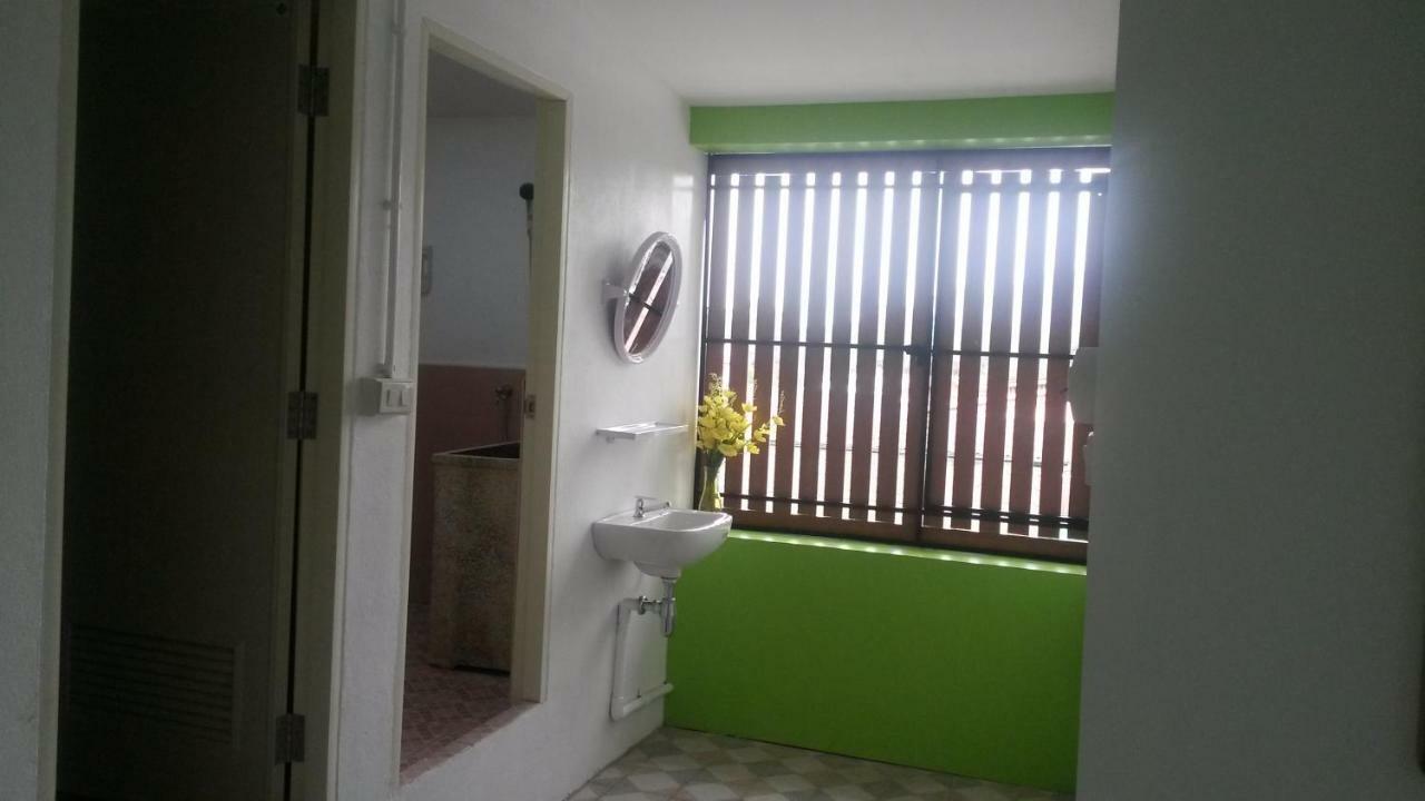 Madinah Hostel Ranong Ban Lum Than Exterior photo
